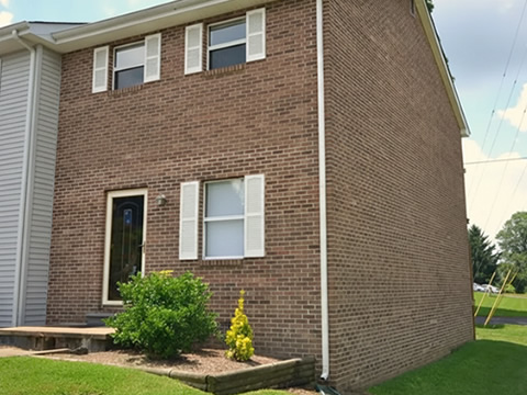 Front photo of 121 Scenic Park Place