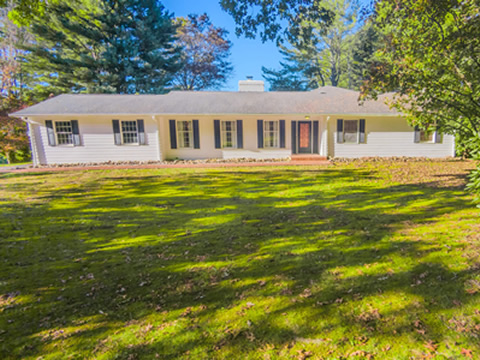 Front photo of 122 Maxwell Drive