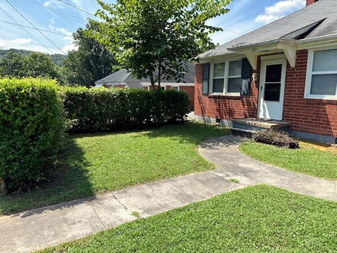 Front photo of 211 Carson Lane