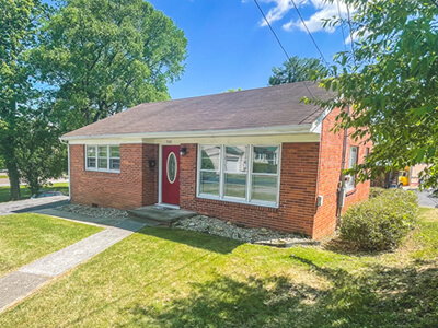 Front photo of 700 W Cedar St